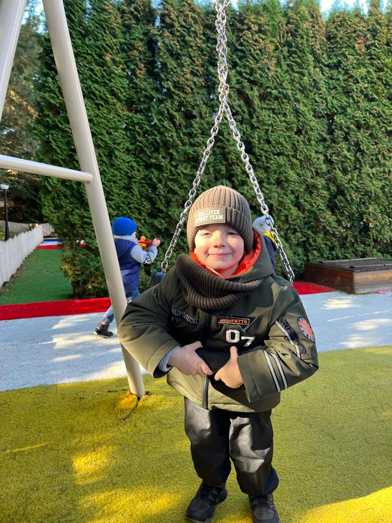Прогулка на свежем воздухе в частном детском саду рядом с Подольском