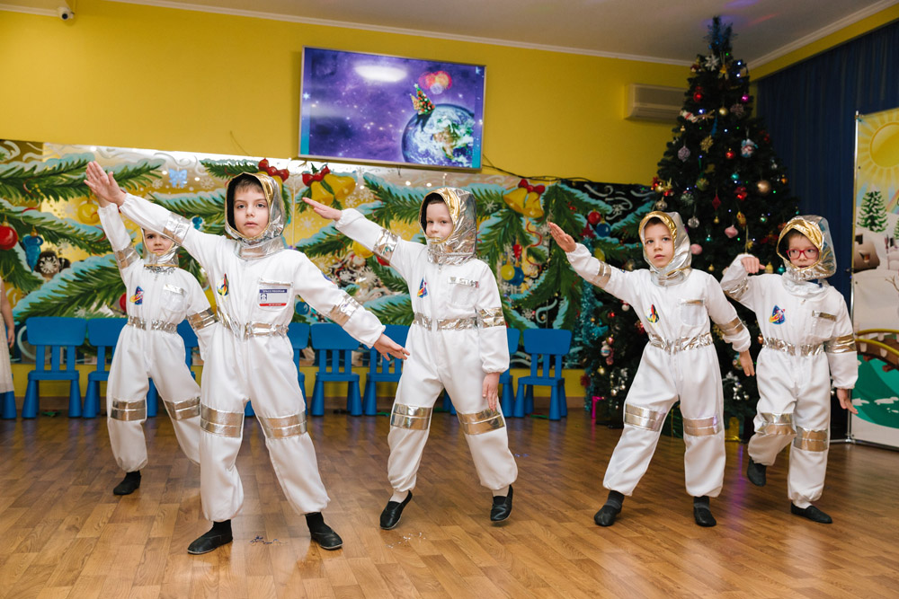 Новогодний праздник в частном саду Подольск 2023, подготовительная группа