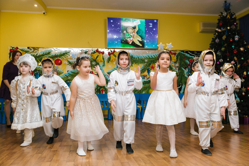 Новогодний праздник в частном саду Подольск 2023, подготовительная группа
