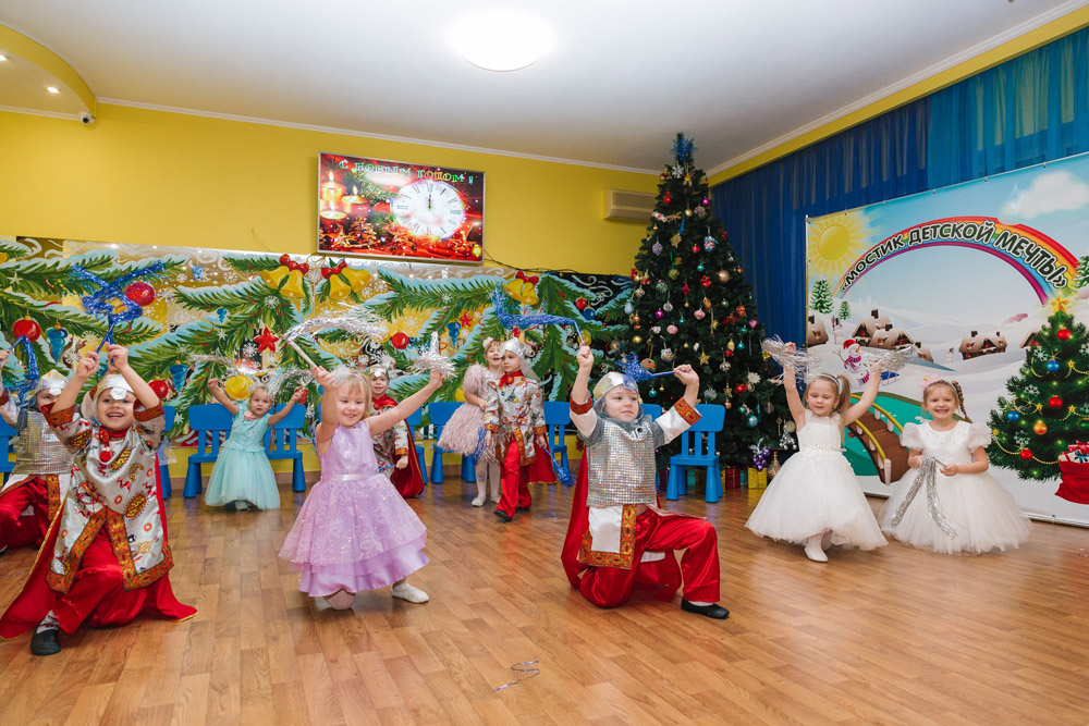 Новогодний праздник в частном саду Подольск 2023, старшая группа